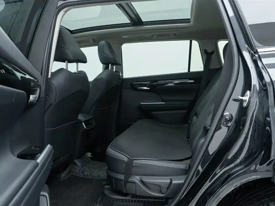 Toyota Highlander 2023 2.5L Smart Hybrid Dual Engine AWD Premium 7-Seater фото 15