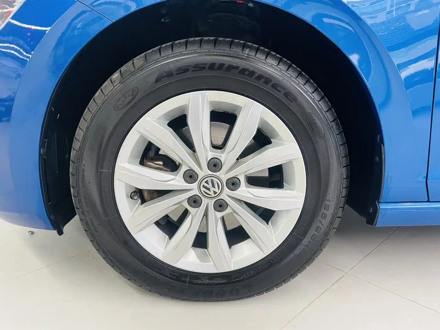 VOLKSWAGEN POLO