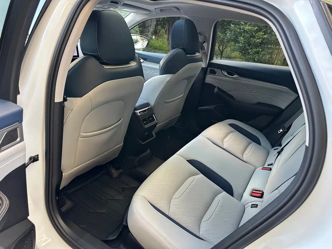 Фото 6 - Geely Preface