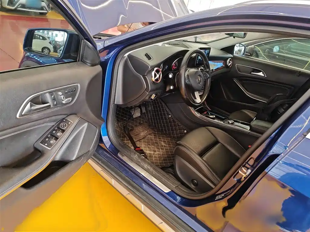 Mercedes-Benz GLA 2018 GLA 200 Dynamic фото 13
