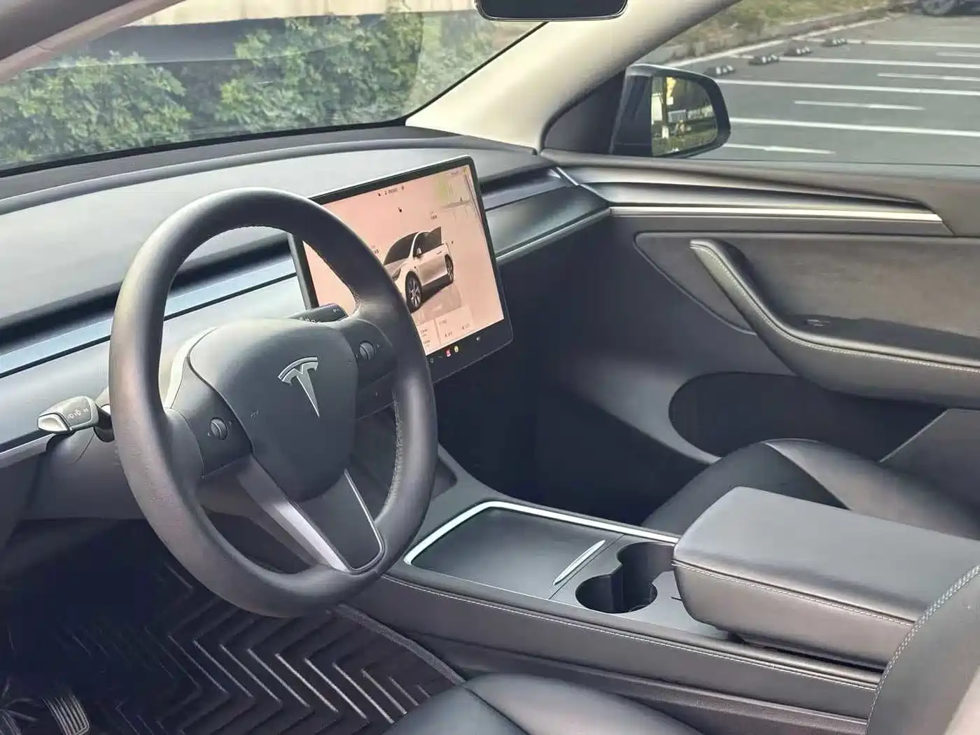 TESLA MODEL Y