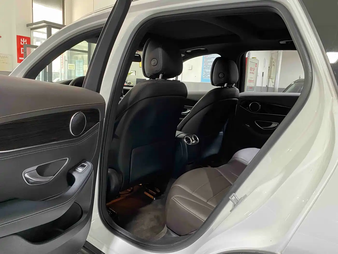 Mercedes-Benz GLC 2018 GLC 260 4MATIC Luxury фото 9