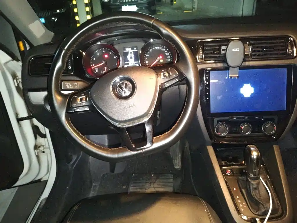 Photo 11 - Volkswagen Sagitar