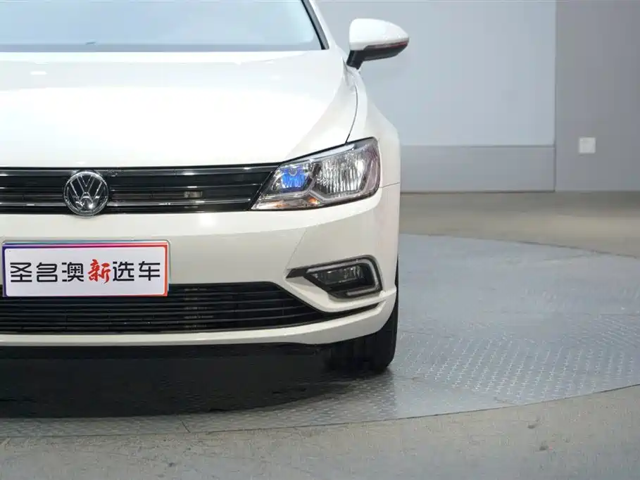 Volkswagen Lamando 2017 230TSI DSG Trend Edition фото 3
