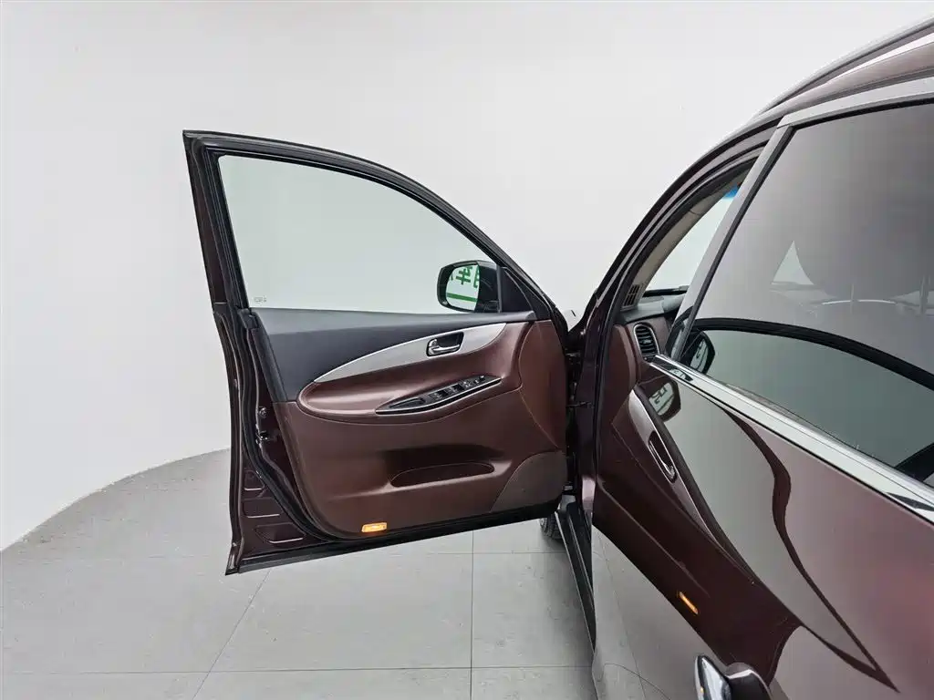 Infiniti QX50 2015 2.5L Enjoyment Edition фото 8