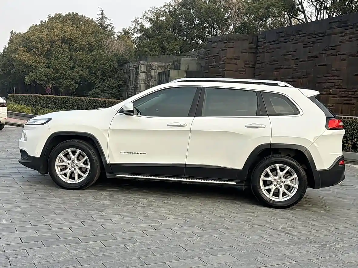 Jeep Cherokee (Import) 2015 2015 2.4L Elite Edition