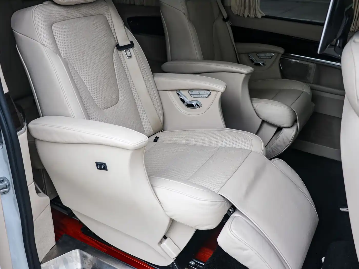 Mercedes-Benz V-Class 2016 V 260 Premium Edition фото 18