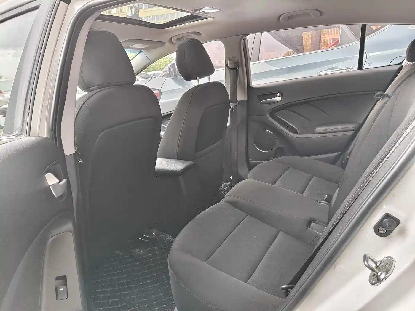 Kia K3S 2014 2014 1.6L Automatic GLS