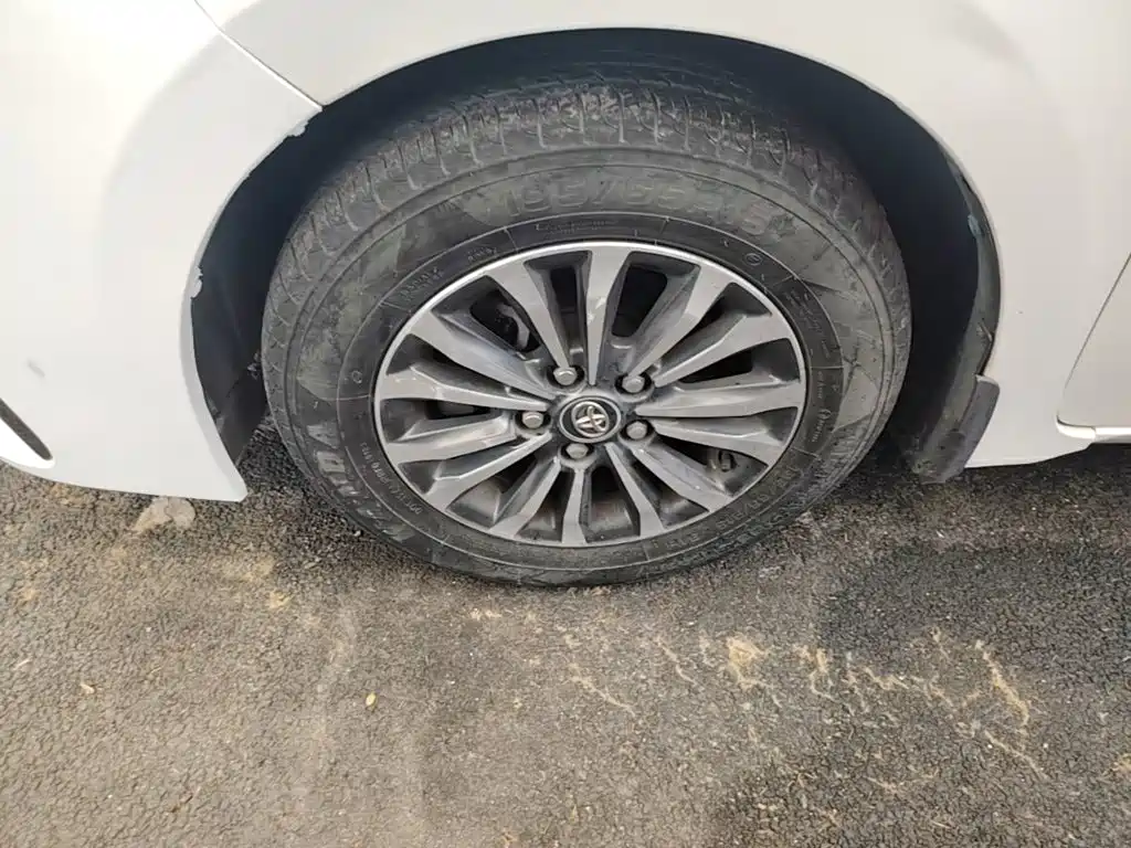Фото 23 - Toyota Corolla