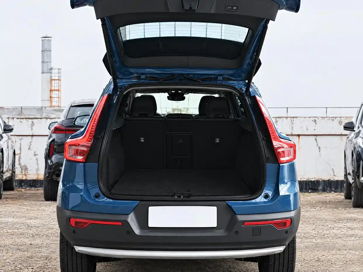 Volvo XC40 2024 2025 B4 AWD Smart Elite Luxury Edition