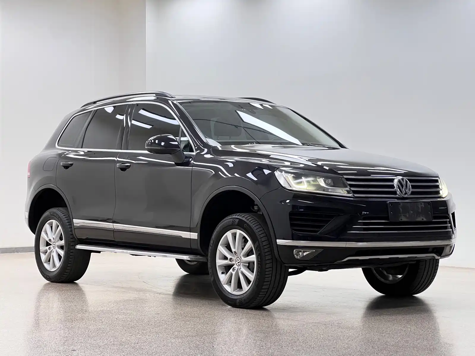 Фото 3 - Volkswagen Touareg
