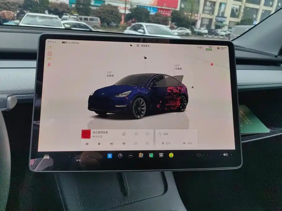TESLA MODEL Y