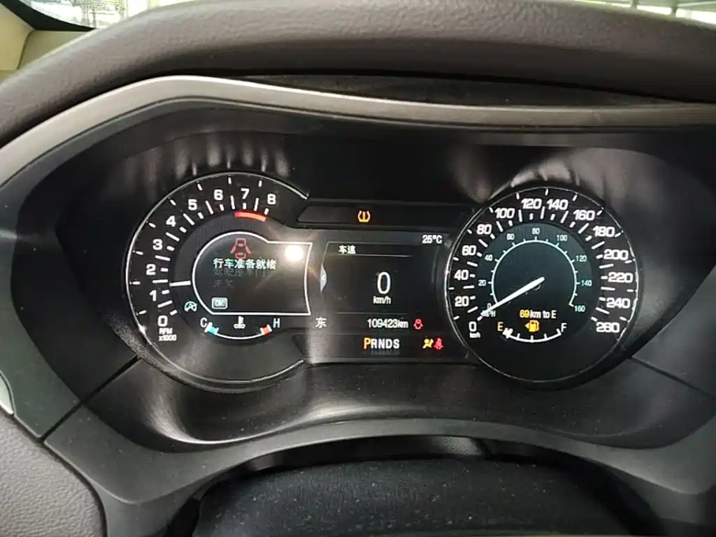 Фото 12 - Lincoln MKZ