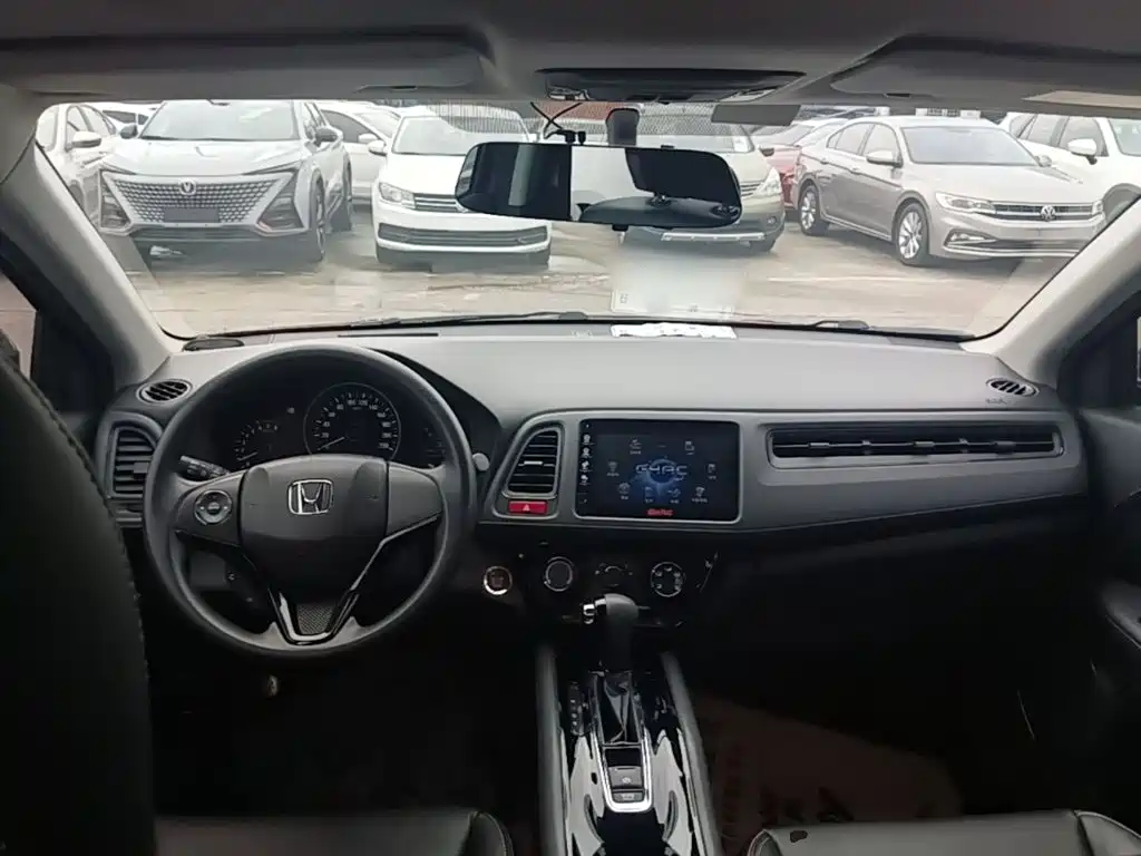 Фото 10 - Honda Vezel