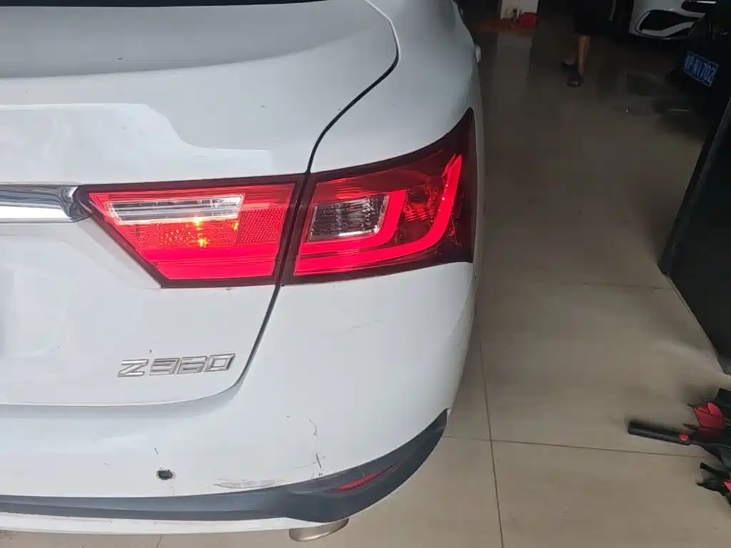Фото 8 - Zotye Z360