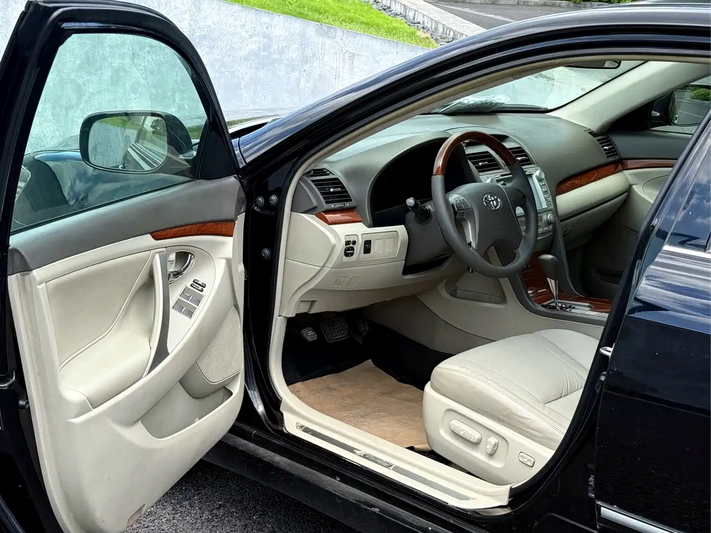 Photo 4 - Toyota Camry