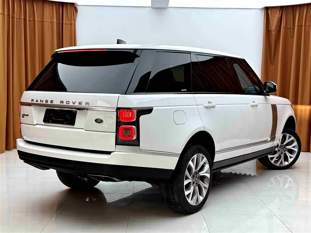 Land Rover Range Rover 2021 3.0 L6 Heritage Extended Classic Edition фото 4