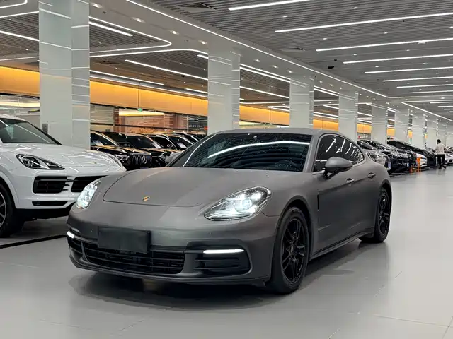 PORSCHE PANAMERA