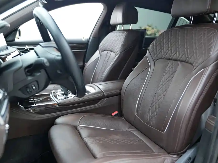 BMW 7 Series 2016 740Li Luxury фото 7