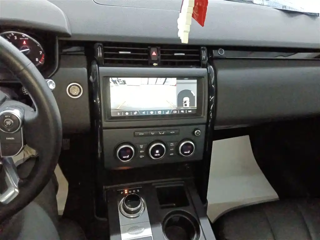 Land Rover Discovery 2018 3.0 SC V6 SE фото 13