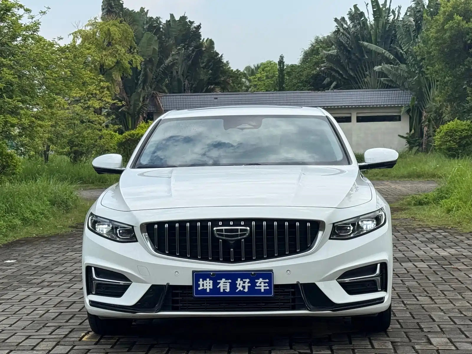 Фото 2 - Geely Preface