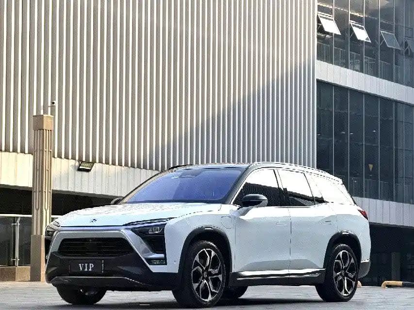 Фото 1 - NIO ES8