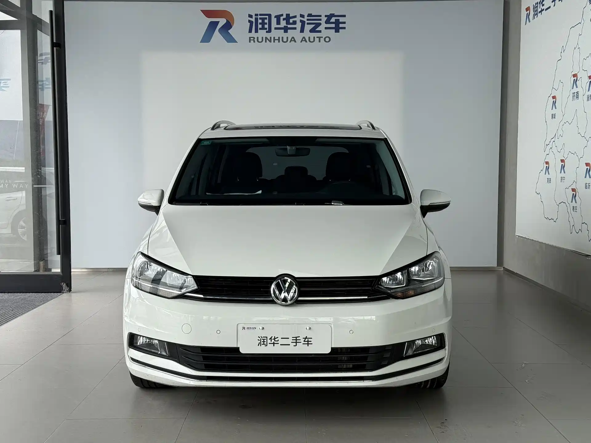 صورة 2 - Volkswagen Touran