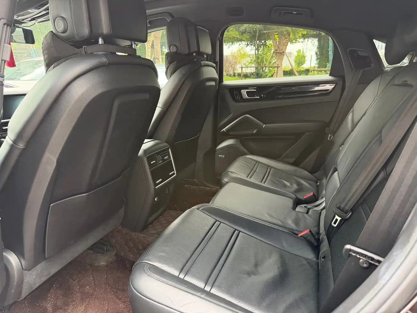 Photo 5 - Porsche Cayenne