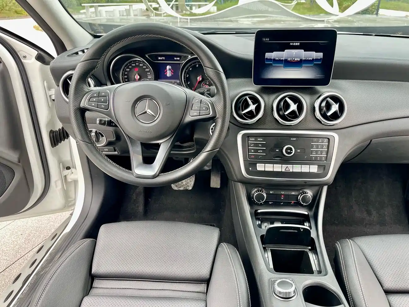 Mercedes-Benz GLA 2018 GLA 200 Fashion фото 16