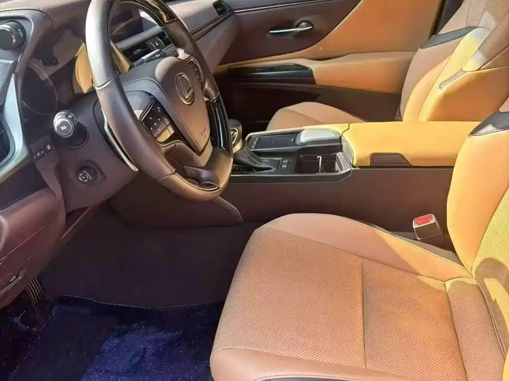 Photo 6 - Lexus ES