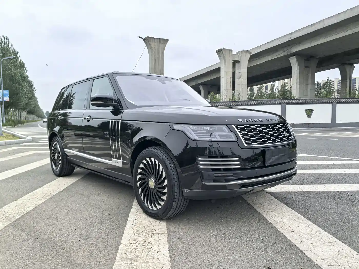 Photo 3 - Land Rover Range Rover