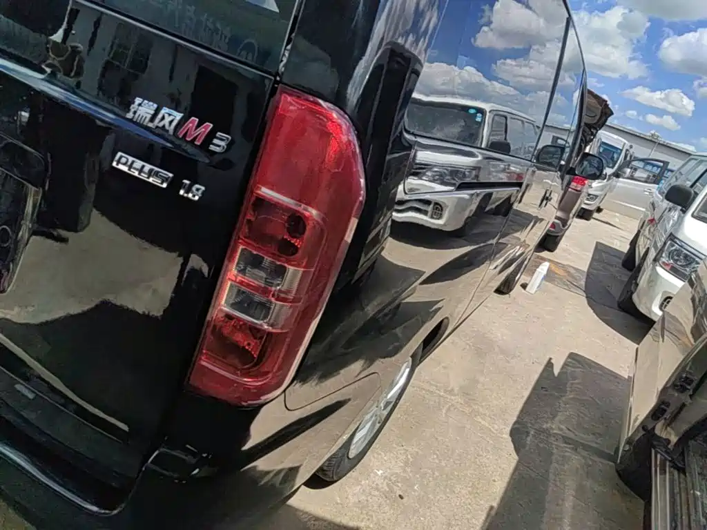 JAC Refine M3 2023 2023 PLUS 1.8L Comfort 7/8-seater