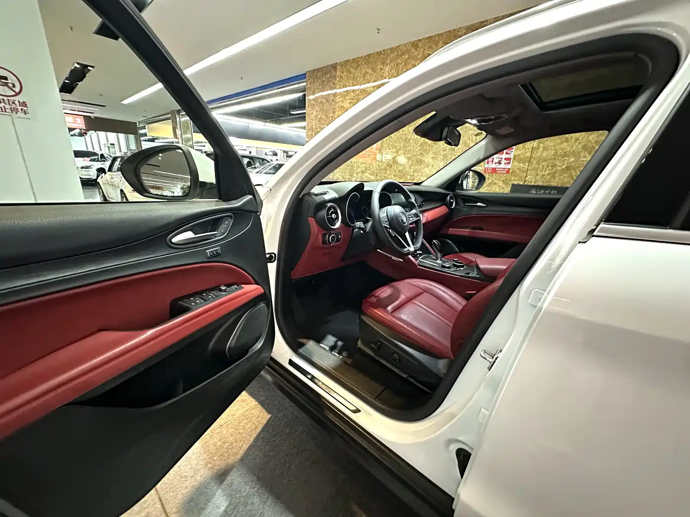 Alfa Romeo Stelvio 2018 2017 2.0T 200HP Luxury Edition