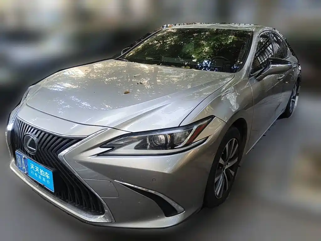 Photo 1 - Lexus ES
