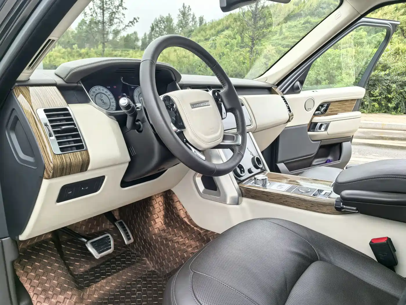 Photo 9 - Land Rover Range Rover