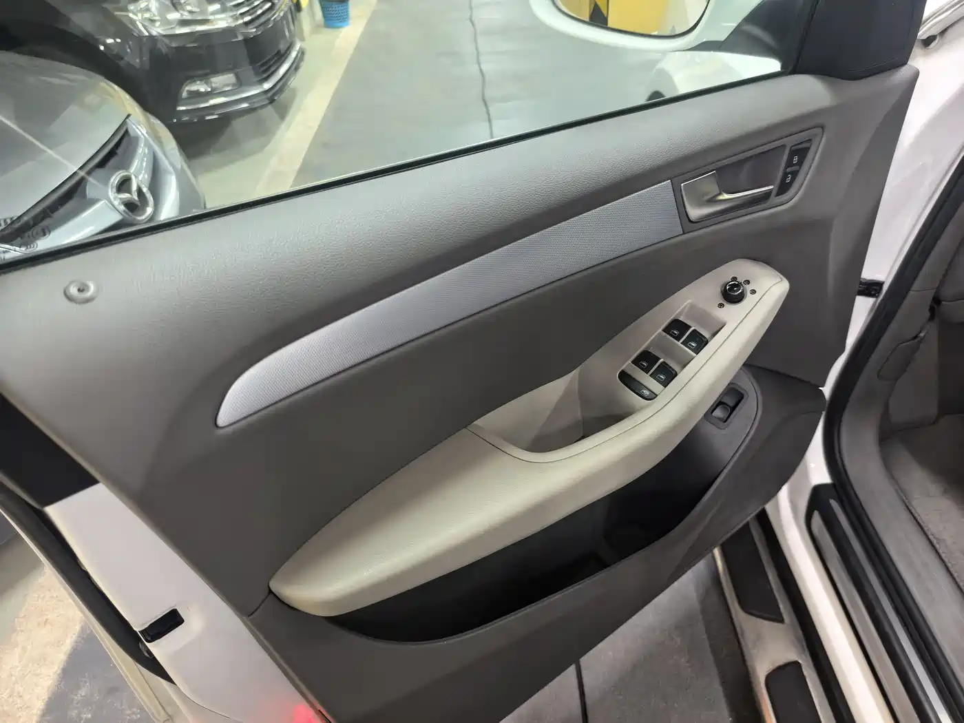 Audi Q5 2012 2.0TFSI Dynamic фото 11