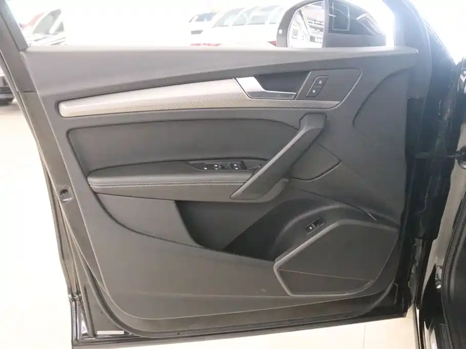 Фото 12 - Audi Q5L