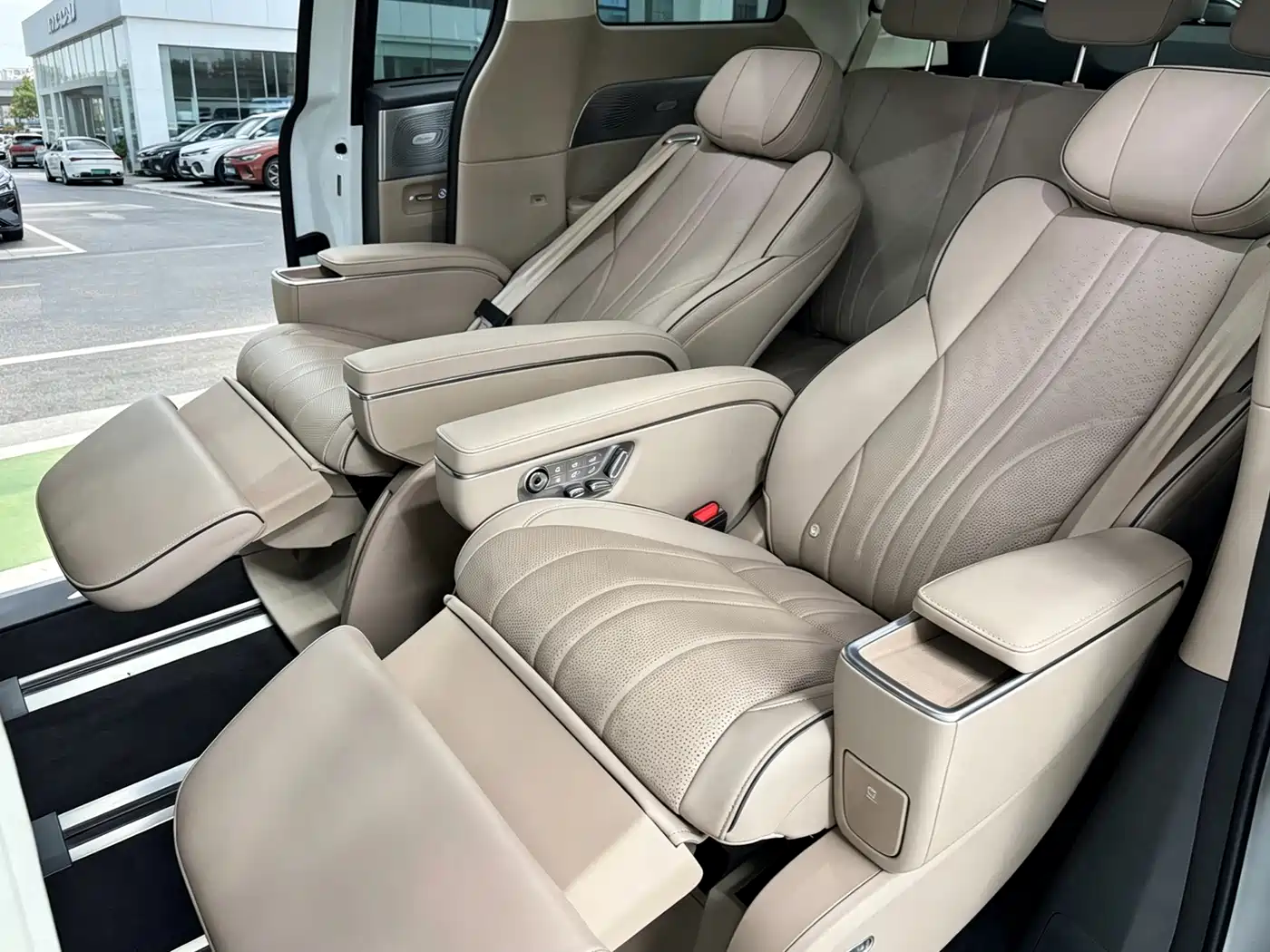 XPeng X9 2025 2025 Extended Range Edition
