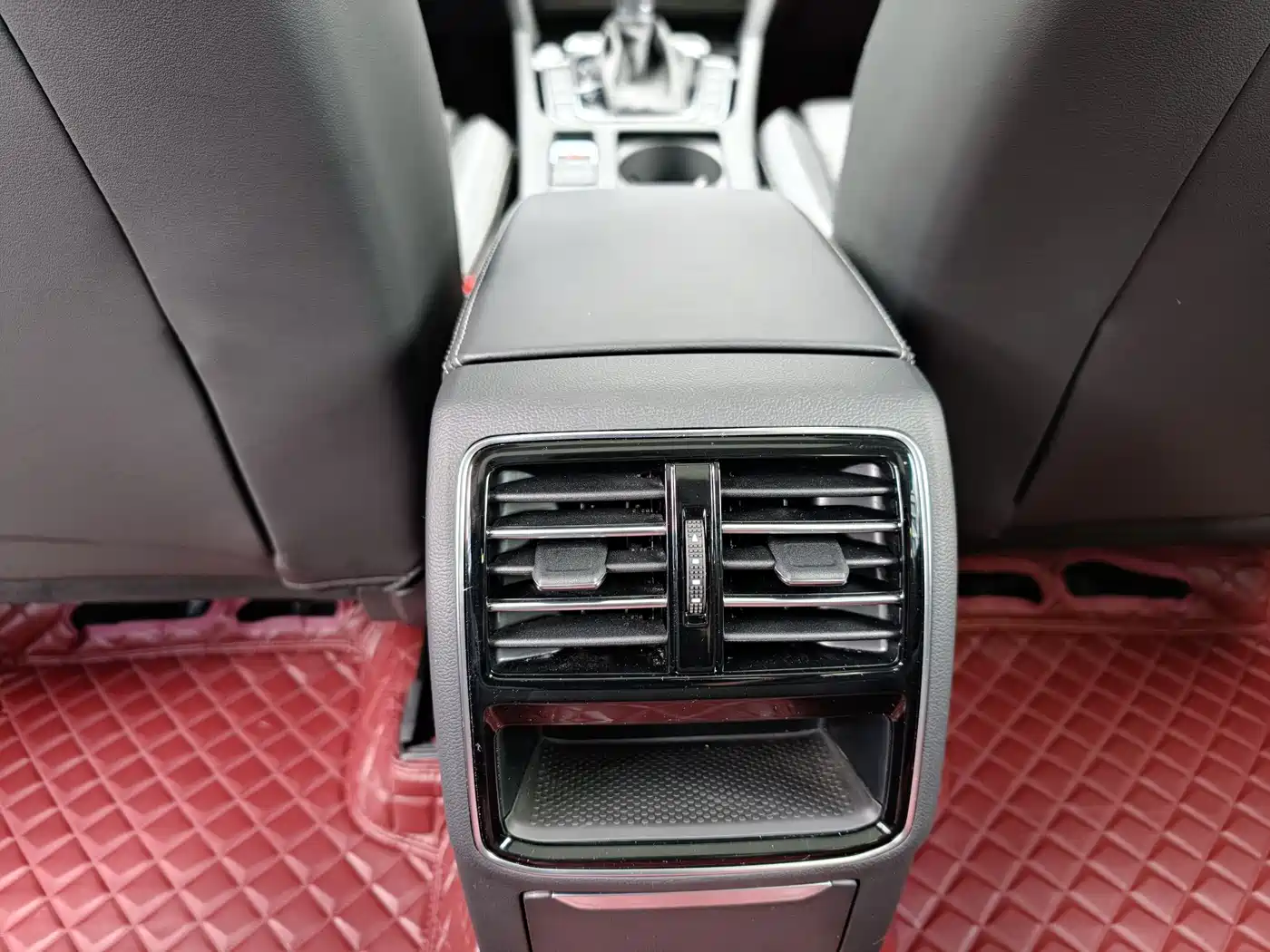 Volkswagen Magotan 2023 2 Million Units Commemorative Edition 280TSI DSG Comfort фото 18