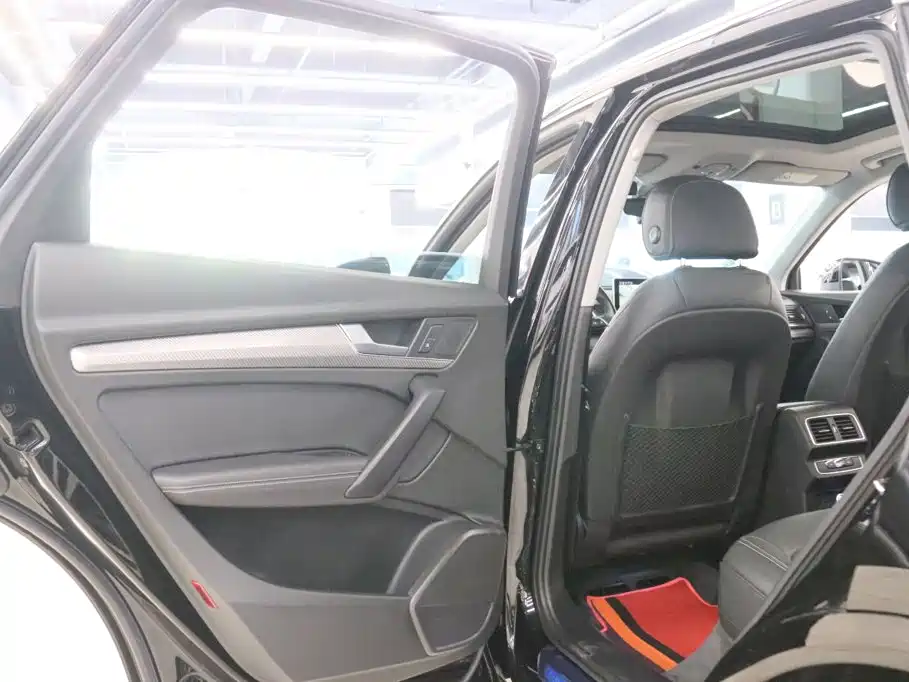 Фото 15 - Audi Q5L