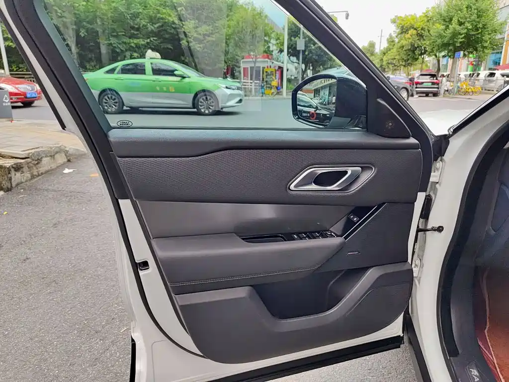 Фото 6 - Land Rover Range Rover Velar