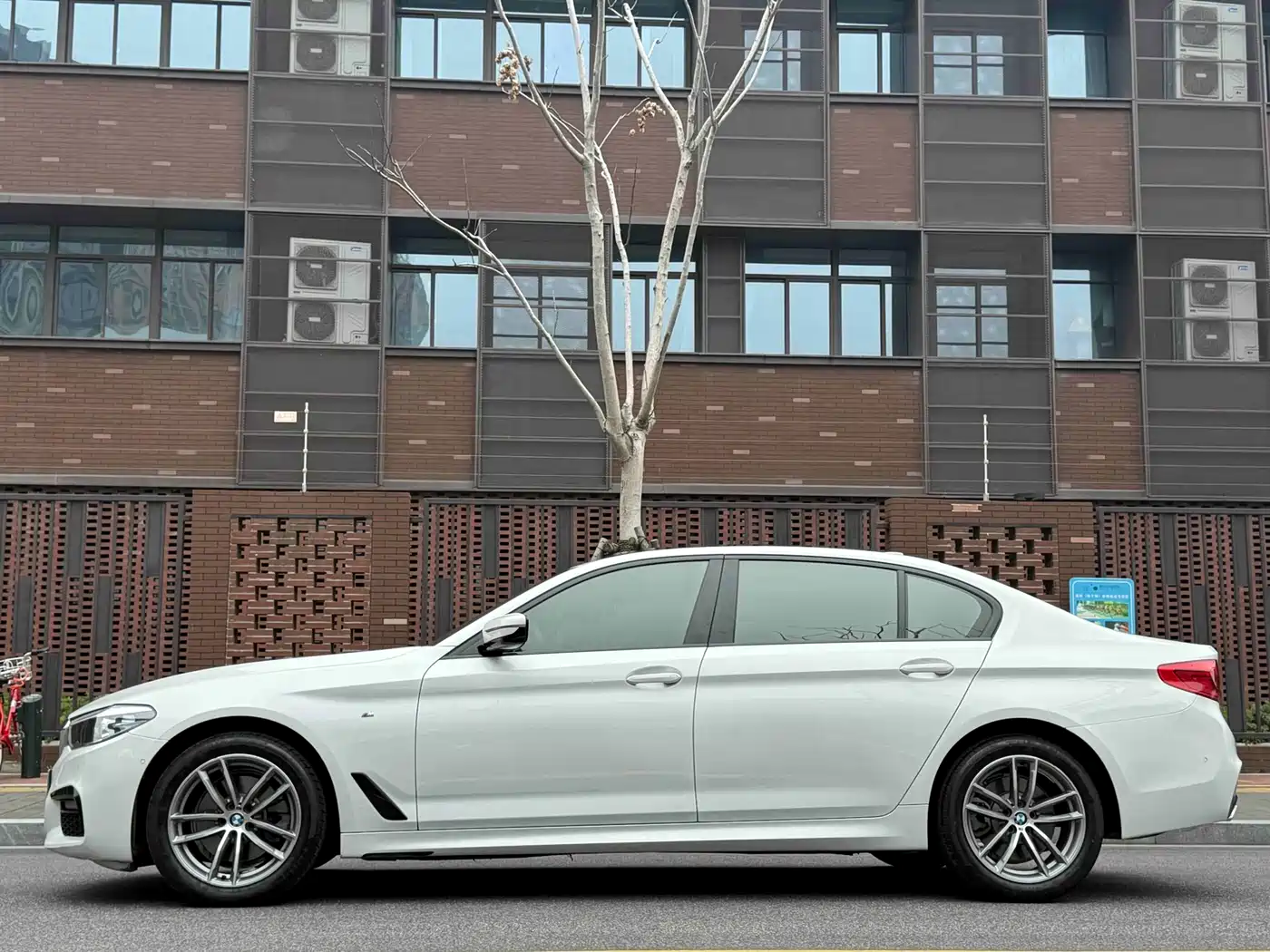 BMW 5 Series 2019 525Li M Sport Package фото 5
