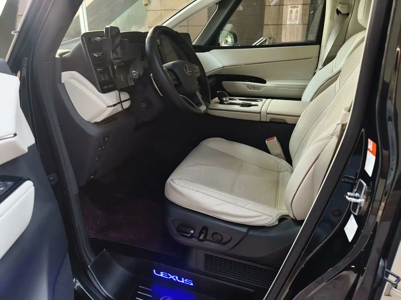 Lexus LM 2024 2025 Model 500h Four-Seater Imperial Edition