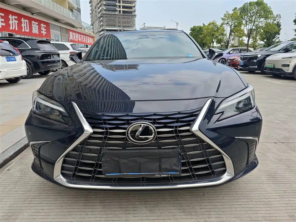 Lexus ES 2025 2025 200 Ultimate Edition