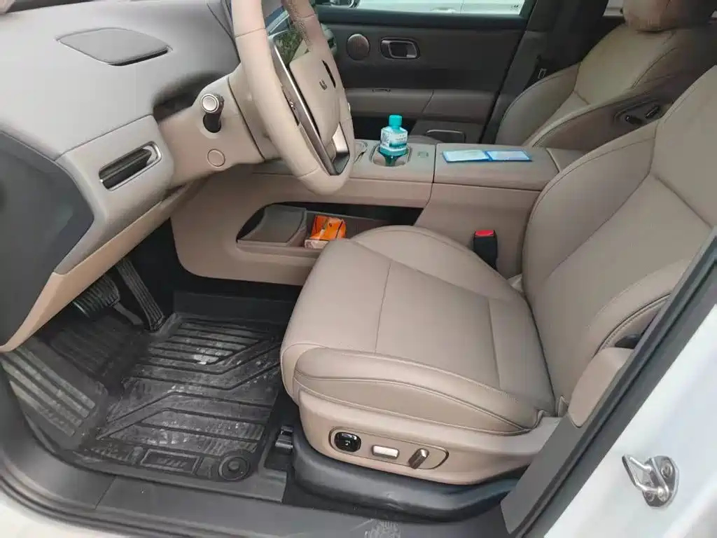 Li Auto i6 2026 2025 2WD Base Model