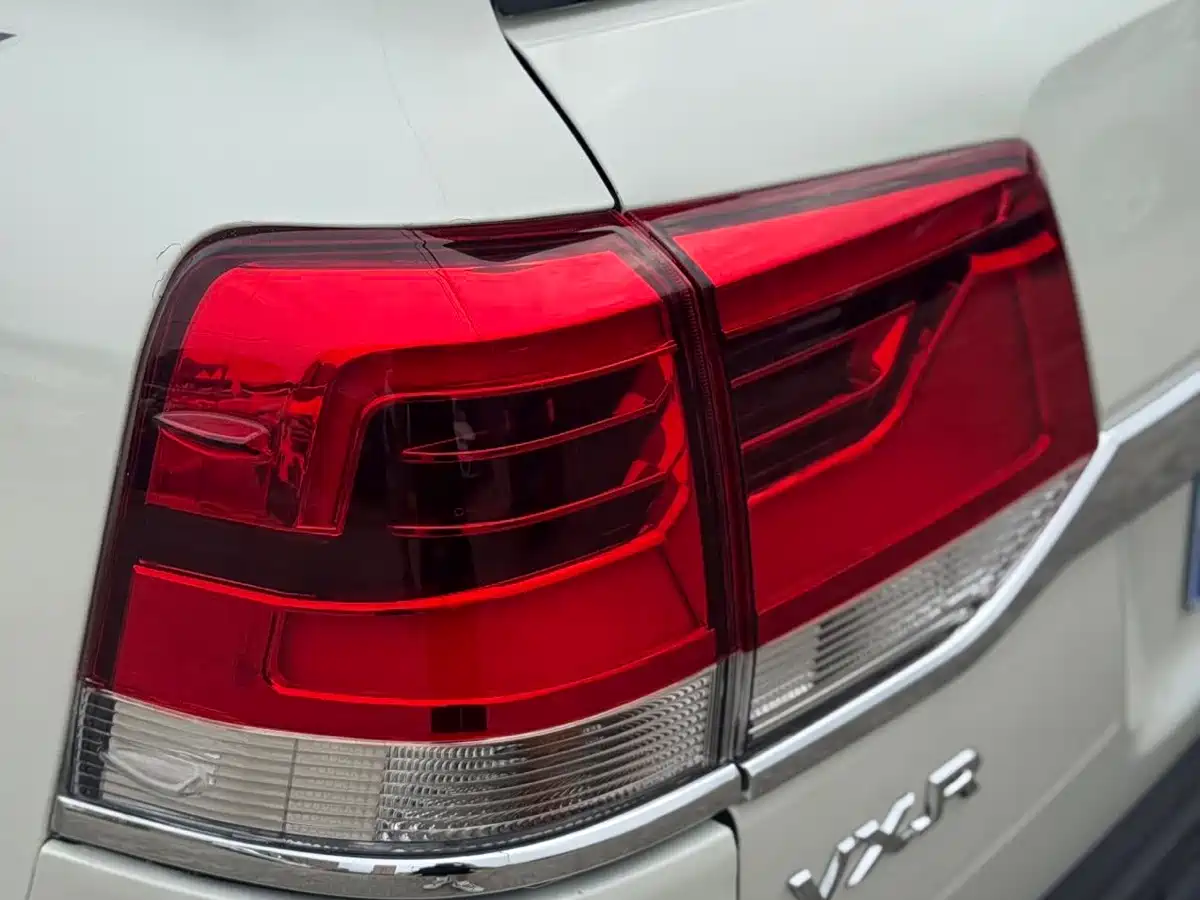 Toyota Land Cruiser (Import) 2015 2015 4.0L V6 Middle East Low Configuration Edition