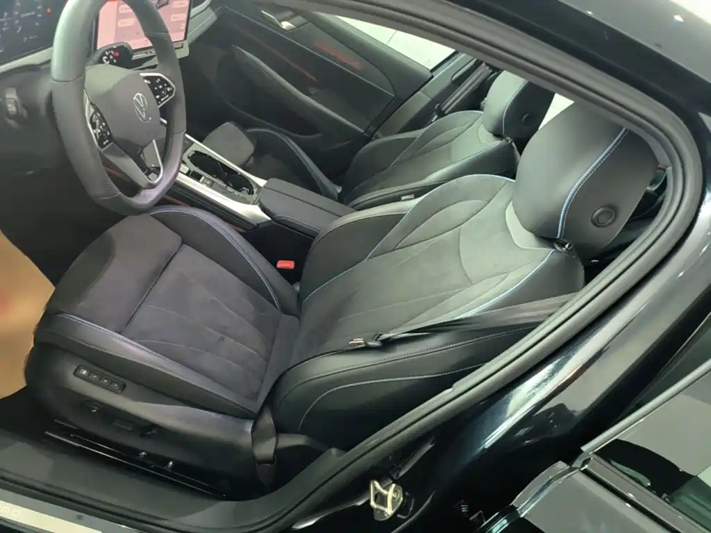 Volkswagen Passat 2025 2026 Pro 380TSI Starlight Dragon Prestige Edition