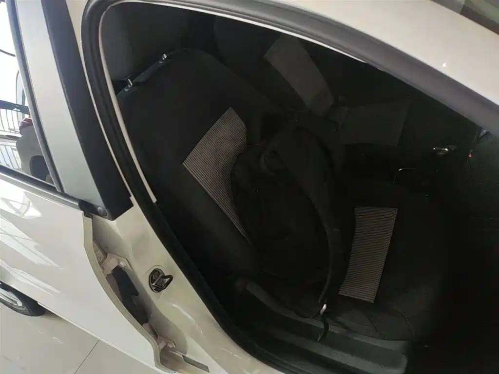 Volkswagen Polo 2016 1.4L Automatic Trend фото 25