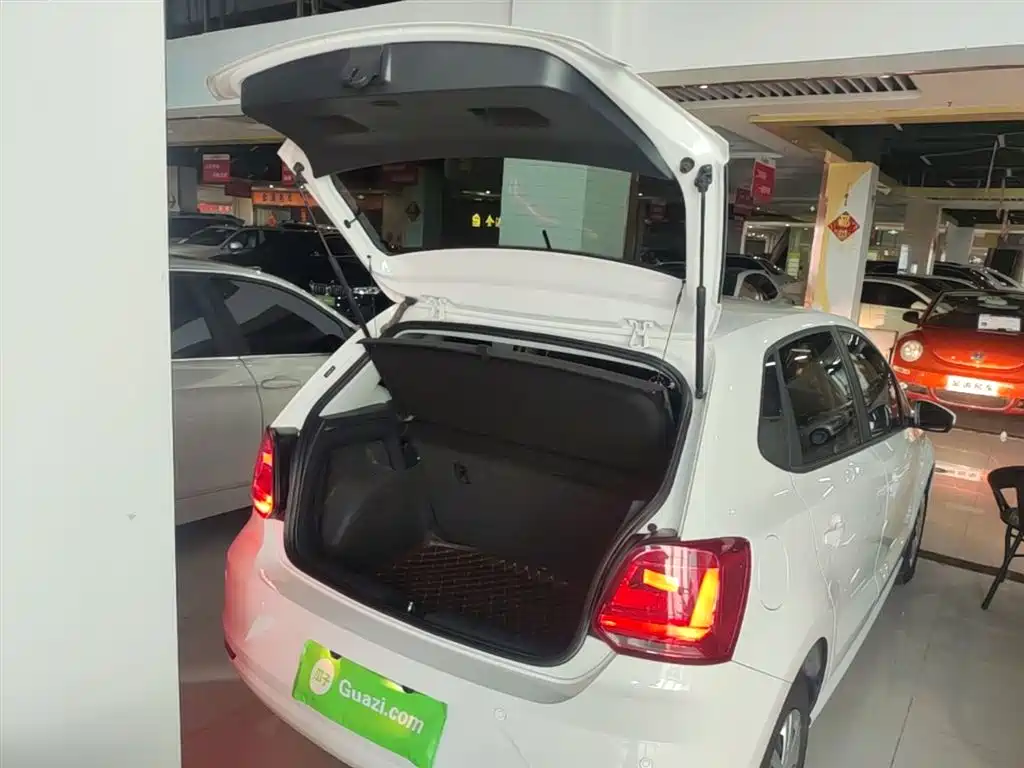Volkswagen Polo 2016 1.4L Automatic Trend фото 19
