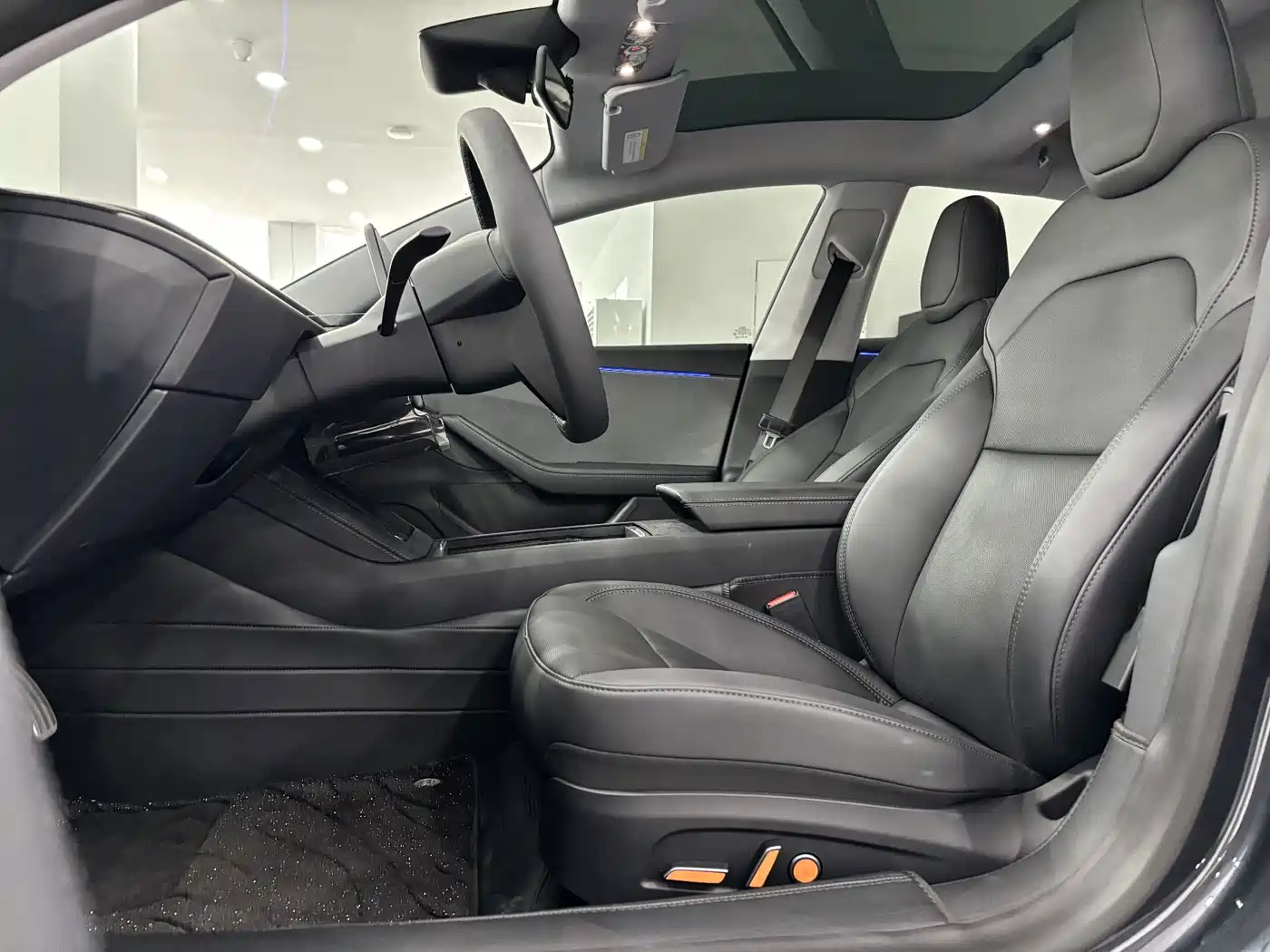 Tesla Model 3 2026 2025 Model Year Facelift Rear-Wheel Drive